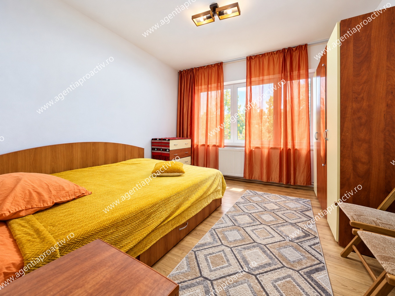 Apartament cu 2 camere, etaj 3/4, complet mobilat și utilat – Centru, aproape de Faleza Dunării
